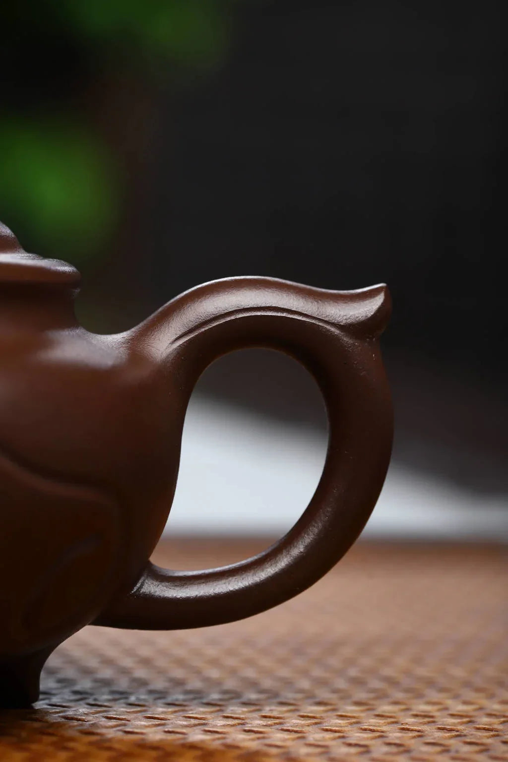 full-handmade-yixing-zisha-teapot-3-legs-ruyi-pot-shi-hong-230ml-yiqin-tea-house-yiqinteahouse-com-10 - YIQIN TEA HOUSE 一沁茶舍 yiqinteahouse.com
