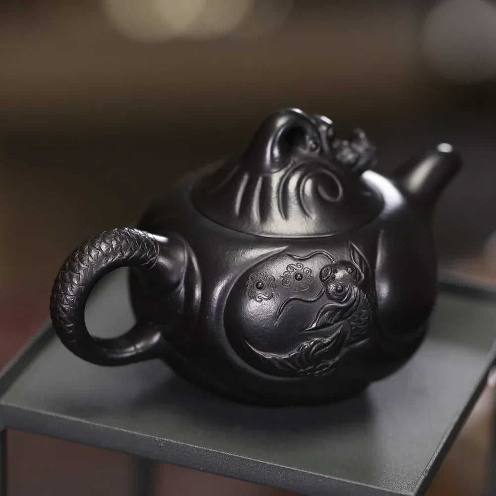 Teko Zisha Yixing Buatan Tangan Sepenuhnya [Carp Dragon Pot] (Hei Ni - 170ml)