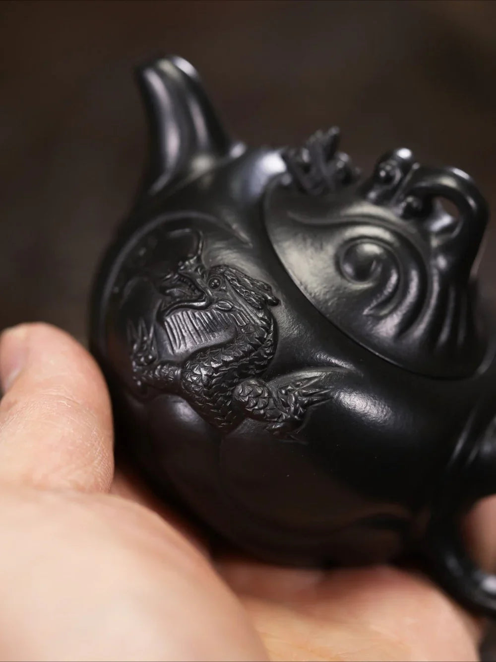 Teko Zisha Yixing Buatan Tangan Sepenuhnya [Carp Dragon Pot] (Hei Ni - 170ml)