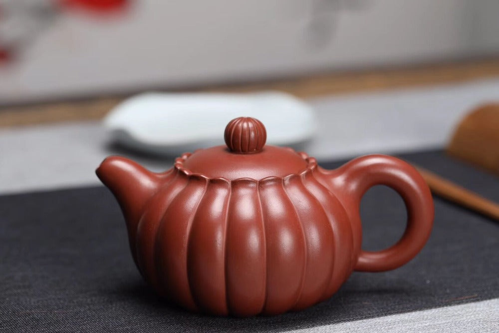 Full Handmade Yixing Zisha Teapot [Chrysanthemum Bud Pot] (Zao Hong Ni - 160ml) - YIQIN TEA HOUSE | yiqinteahouse.com | <200ml, full handmade zisha teapot, new arrival, plain smooth, teapot, teaware