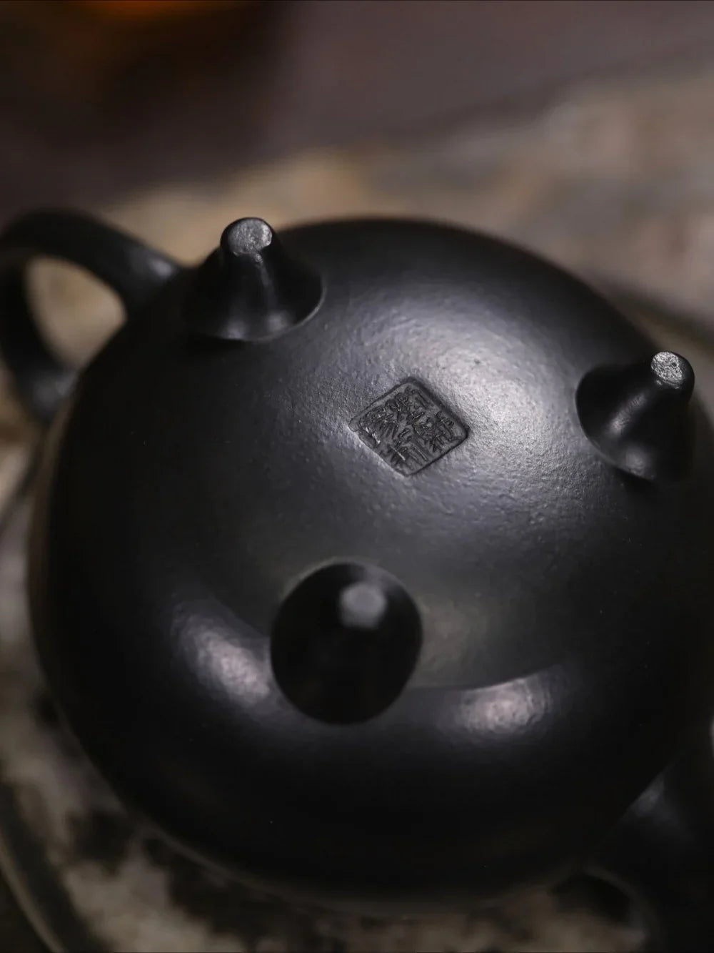Teiera Yixing Zisha completamente fatta a mano [Dabin Ruyi Pot] (Hei Ni - 210ml)