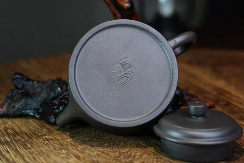 Teko Yixing Zisha Buatan Tangan Sepenuhnya [Periuk Dezhong] (Qinghui Ni - 190ml)