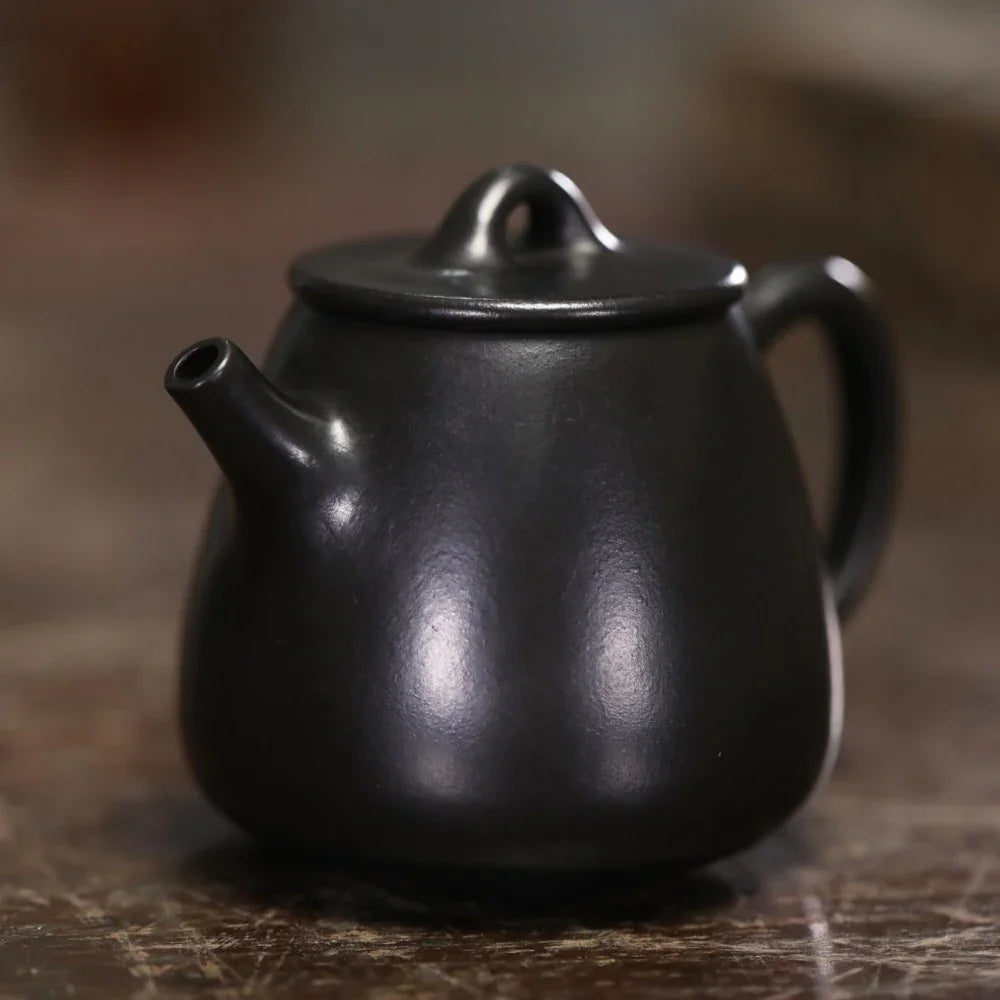 Théière Yixing Zisha entièrement faite à la main [Pot Gao Shi Piao] (Hei Ni - 200 ml)