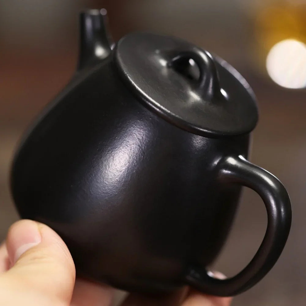 Théière Yixing Zisha entièrement faite à la main [Pot Gao Shi Piao] (Hei Ni - 200 ml)