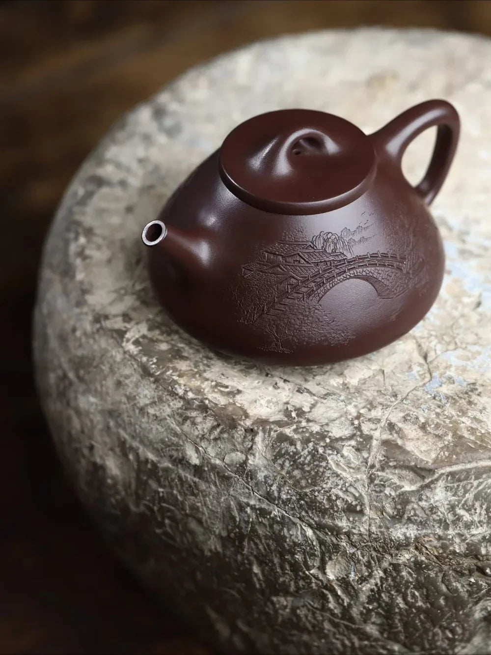 Théière Yixing Zisha entièrement faite à la main [Pot Jiangnan Ziye Shi Piao] (Zi Ni - 220 ml)