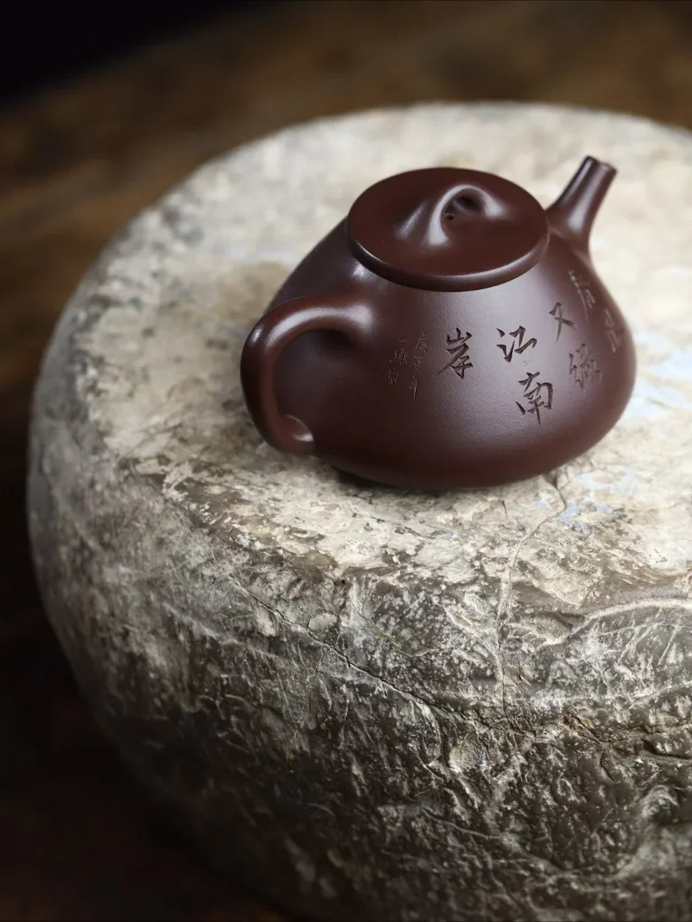 Théière Yixing Zisha entièrement faite à la main [Pot Jiangnan Ziye Shi Piao] (Zi Ni - 220 ml)