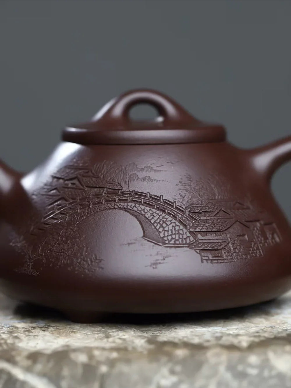 Théière Yixing Zisha entièrement faite à la main [Pot Jiangnan Ziye Shi Piao] (Zi Ni - 220 ml)