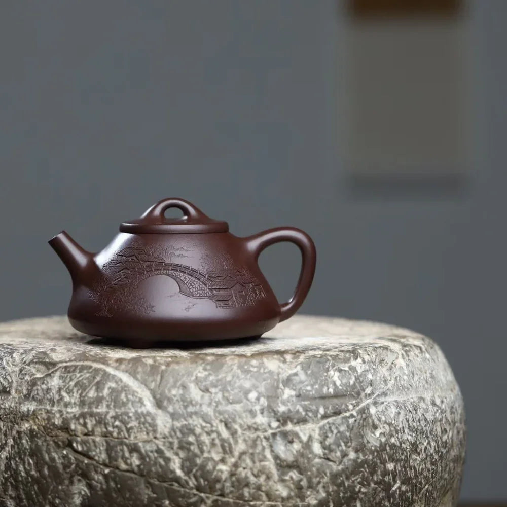 Théière Yixing Zisha entièrement faite à la main [Pot Jiangnan Ziye Shi Piao] (Zi Ni - 220 ml)