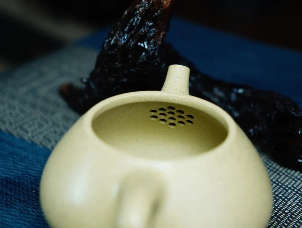 Full Handmade Yixing Zisha Teapot [Jingzhou Shi Piao Pot] (Benson Lu Ni - 200ml) - YIQIN TEA HOUSE | yiqinteahouse.com | 200-300ml, full handmade zisha teapot, plain smooth, teapot, teaware