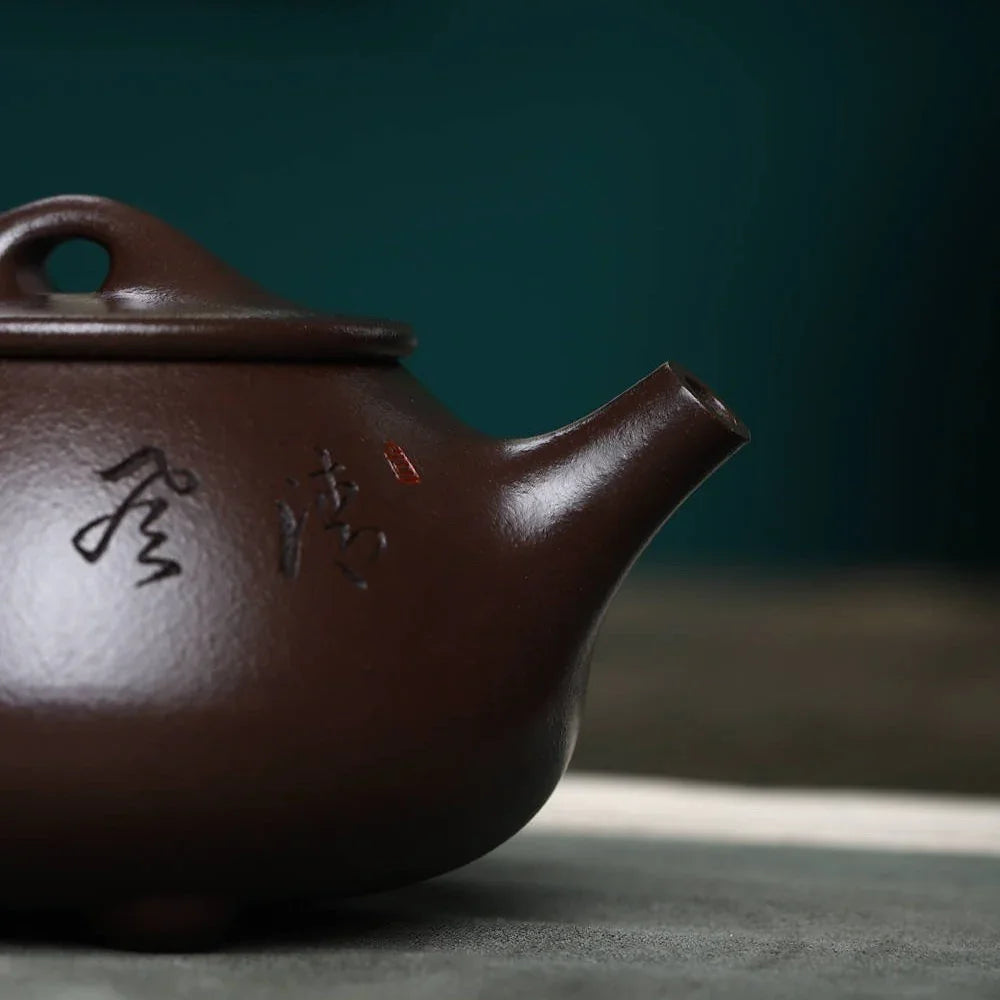 Full Handmade Yixing Zisha Teapot [Jingzhou Shi Piao Pot] (Lao Zi Ni - 200ml)