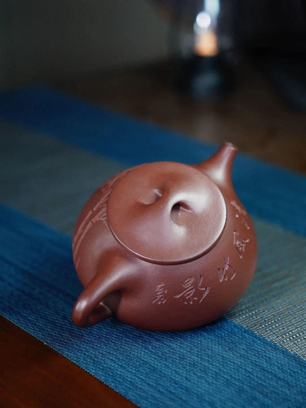 Théière Yixing Zisha entièrement faite à la main [Pot Jingzhou Shi Piao – Qingfeng Zhu Ying] (Zi Ni – 260 ml)