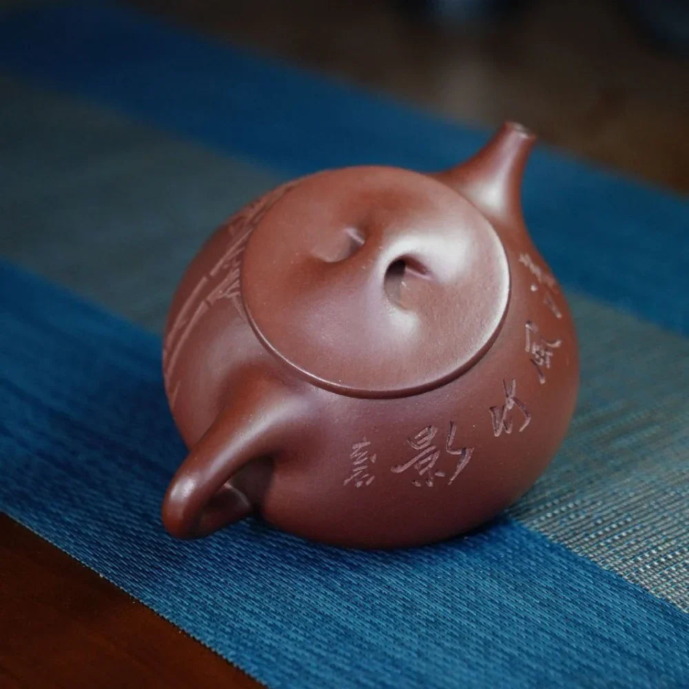 Théière Yixing Zisha entièrement faite à la main [Pot Jingzhou Shi Piao – Qingfeng Zhu Ying] (Zi Ni – 260 ml)