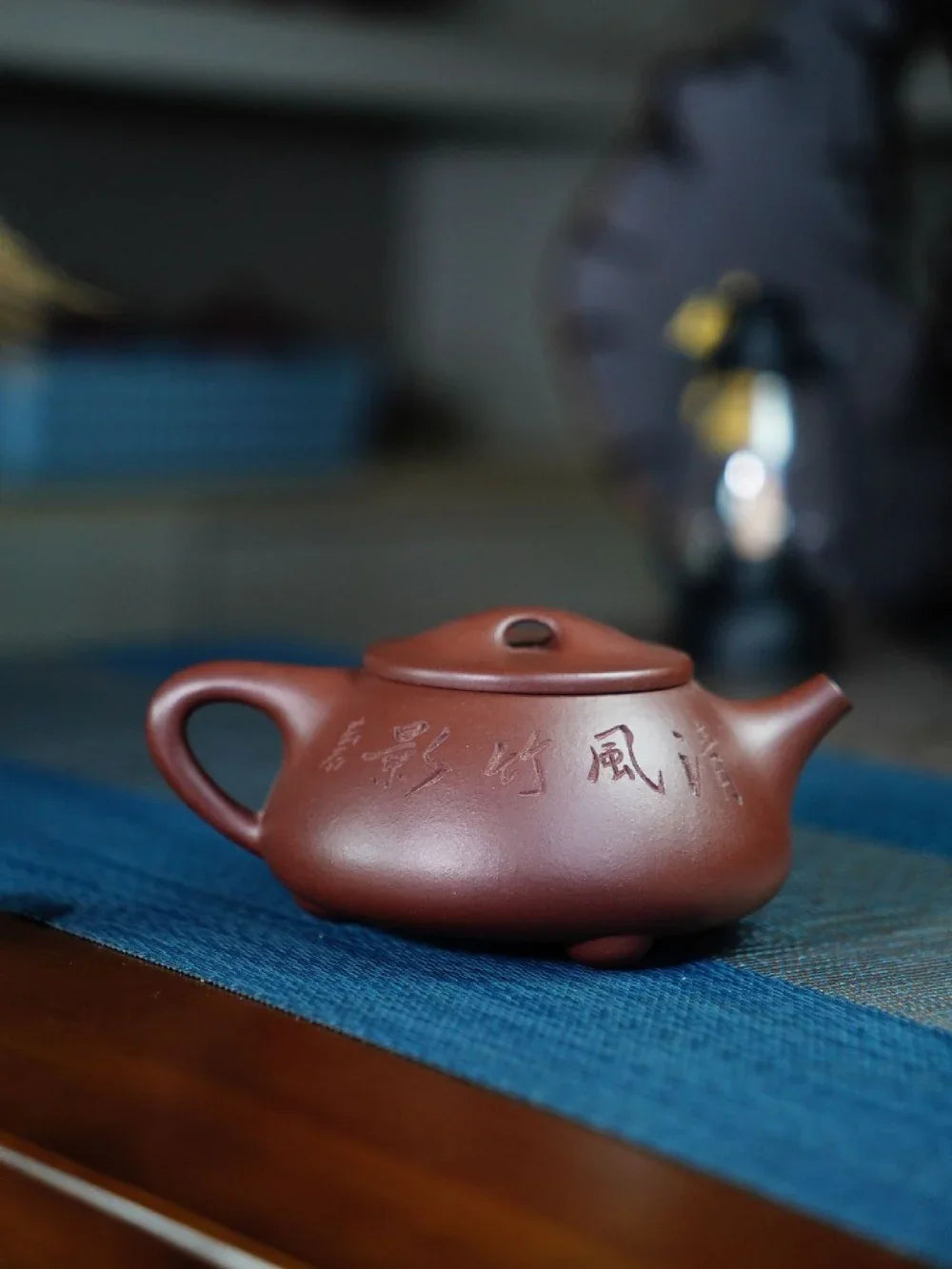 Théière Yixing Zisha entièrement faite à la main [Pot Jingzhou Shi Piao – Qingfeng Zhu Ying] (Zi Ni – 260 ml)