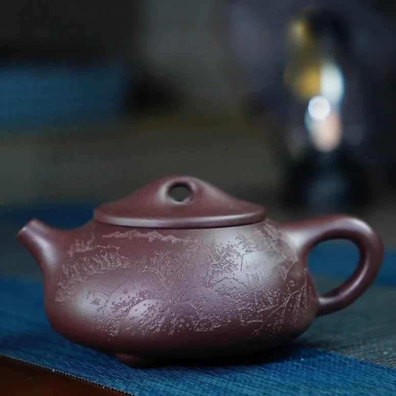 Théière Yixing Zisha entièrement faite à la main [Pot Jingzhou Shi Piao – Shan Shui] (Zi Ni – 230 ml)