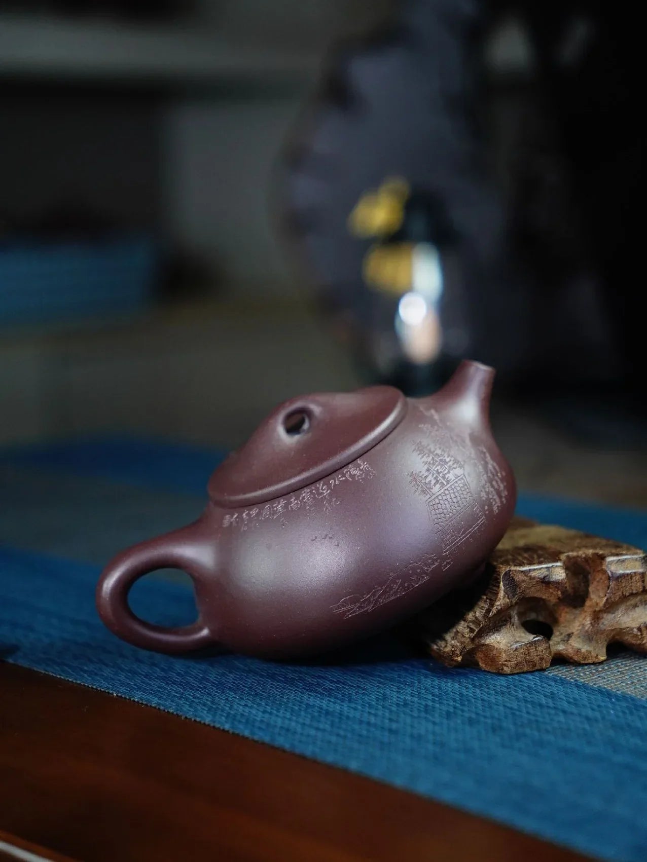 Théière Yixing Zisha entièrement faite à la main [Pot Jingzhou Shi Piao – Shan Shui] (Zi Ni – 230 ml)