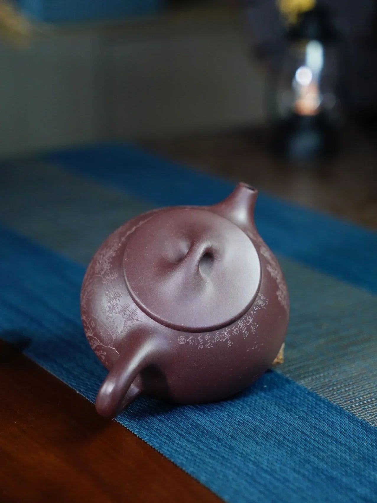Théière Yixing Zisha entièrement faite à la main [Pot Jingzhou Shi Piao – Shan Shui] (Zi Ni – 230 ml)