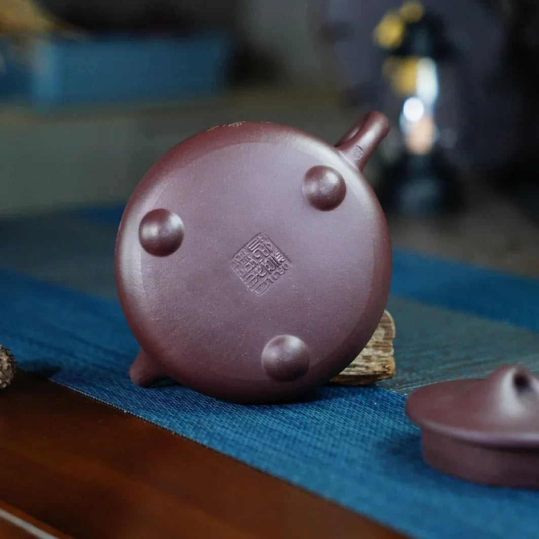 Théière Yixing Zisha entièrement faite à la main [Pot Jingzhou Shi Piao – Shan Shui] (Zi Ni – 230 ml)