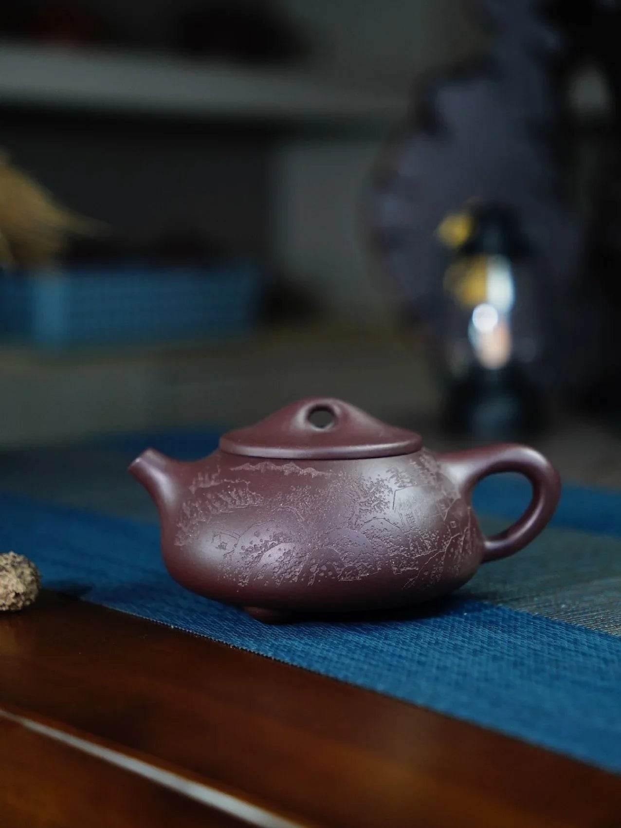 Théière Yixing Zisha entièrement faite à la main [Pot Jingzhou Shi Piao – Shan Shui] (Zi Ni – 230 ml)