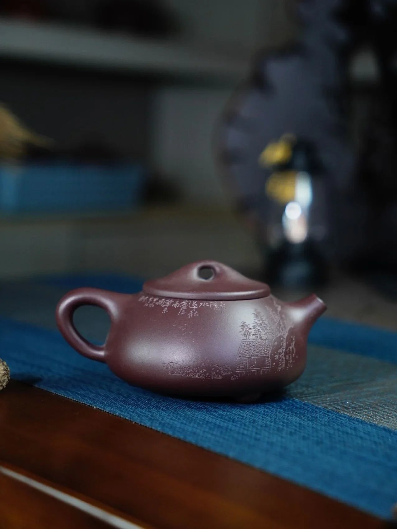 Théière Yixing Zisha entièrement faite à la main [Pot Jingzhou Shi Piao – Shan Shui] (Zi Ni – 230 ml)
