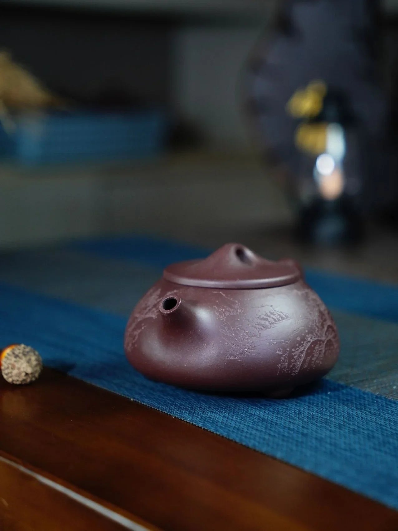 Théière Yixing Zisha entièrement faite à la main [Pot Jingzhou Shi Piao – Shan Shui] (Zi Ni – 230 ml)