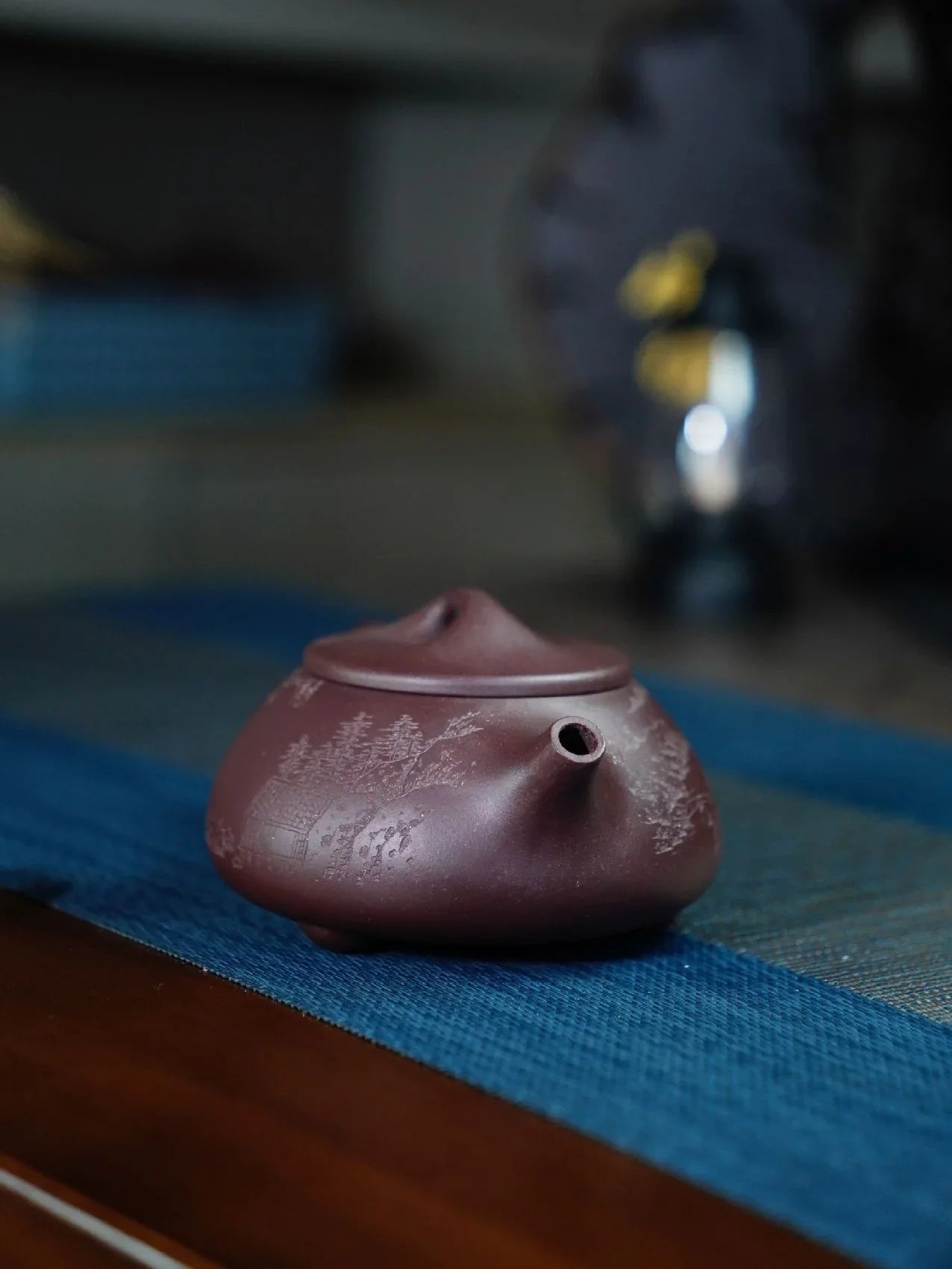 Théière Yixing Zisha entièrement faite à la main [Pot Jingzhou Shi Piao – Shan Shui] (Zi Ni – 230 ml)