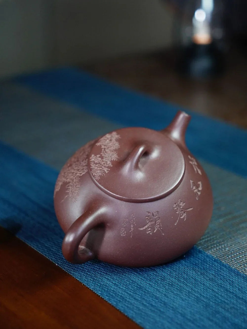 Théière Yixing Zisha entièrement faite à la main [Pot Jingzhou Shi Piao – Song Feng Qin Yun] (Zi Ni – 300 ml)