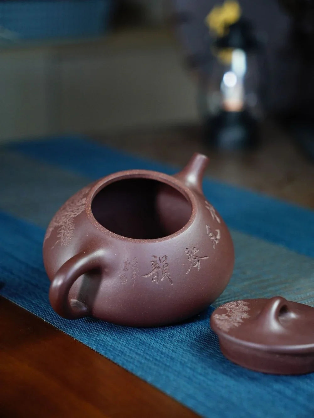 Théière Yixing Zisha entièrement faite à la main [Pot Jingzhou Shi Piao – Song Feng Qin Yun] (Zi Ni – 300 ml)