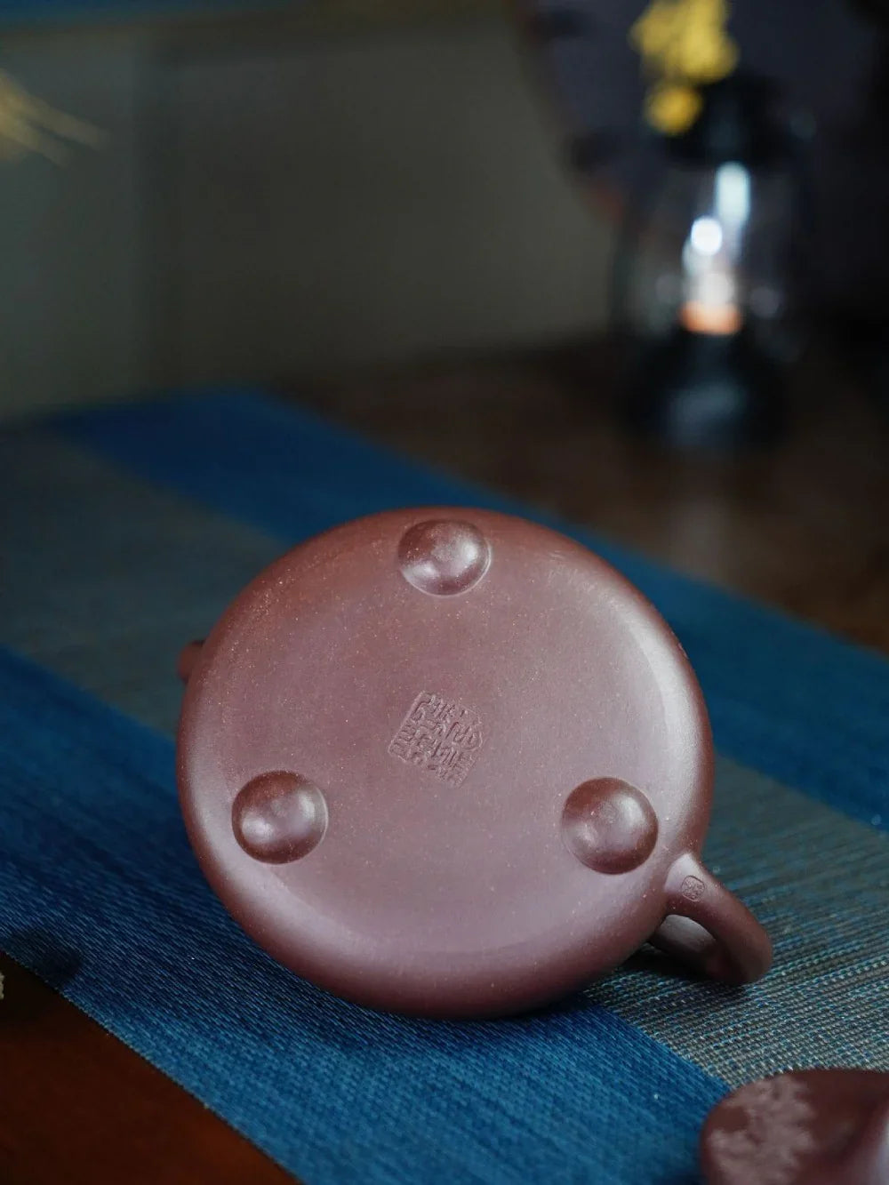 Théière Yixing Zisha entièrement faite à la main [Pot Jingzhou Shi Piao – Song Feng Qin Yun] (Zi Ni – 300 ml)