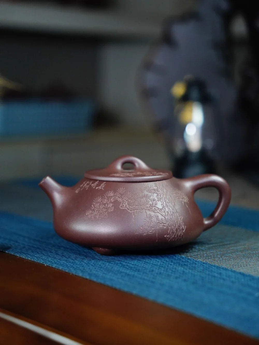 Théière Yixing Zisha entièrement faite à la main [Pot Jingzhou Shi Piao – Song Feng Qin Yun] (Zi Ni – 300 ml)