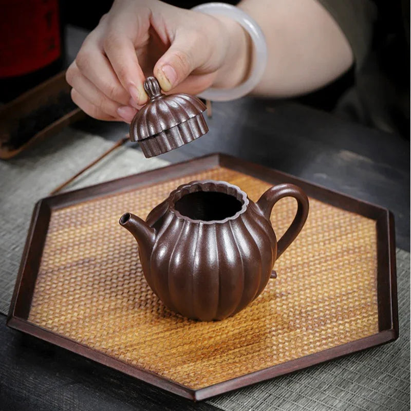 Teko Yixing Zisha Buatan Tangan Sepenuhnya [Ling Hua Qiu Shui] (Jin Sha Zi Ni - 200ml)