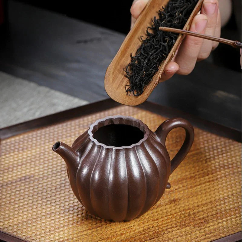 Teko Yixing Zisha Buatan Tangan Sepenuhnya [Ling Hua Qiu Shui] (Jin Sha Zi Ni - 200ml)
