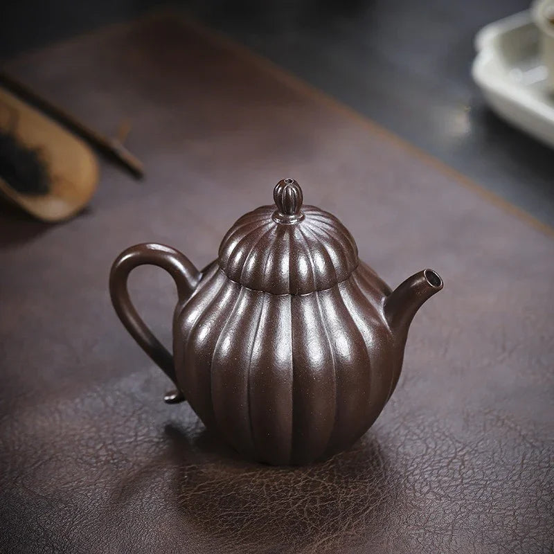 Teko Yixing Zisha Buatan Tangan Sepenuhnya [Ling Hua Qiu Shui] (Jin Sha Zi Ni - 200ml)
