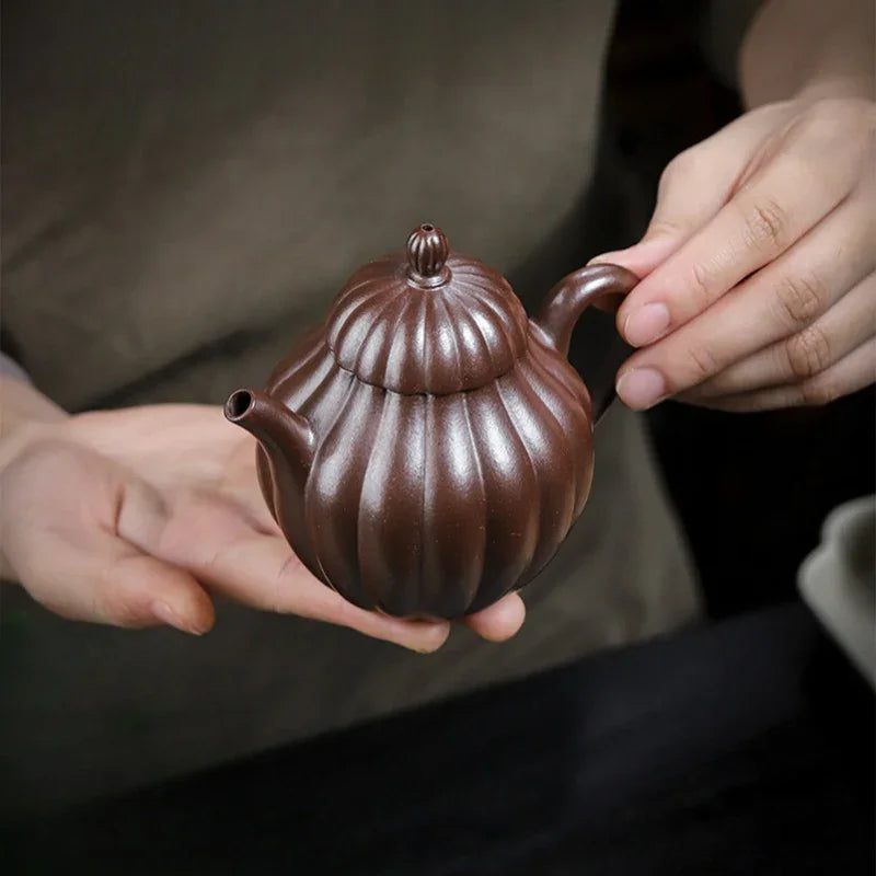 Teko Yixing Zisha Buatan Tangan Sepenuhnya [Ling Hua Qiu Shui] (Jin Sha Zi Ni - 200ml)