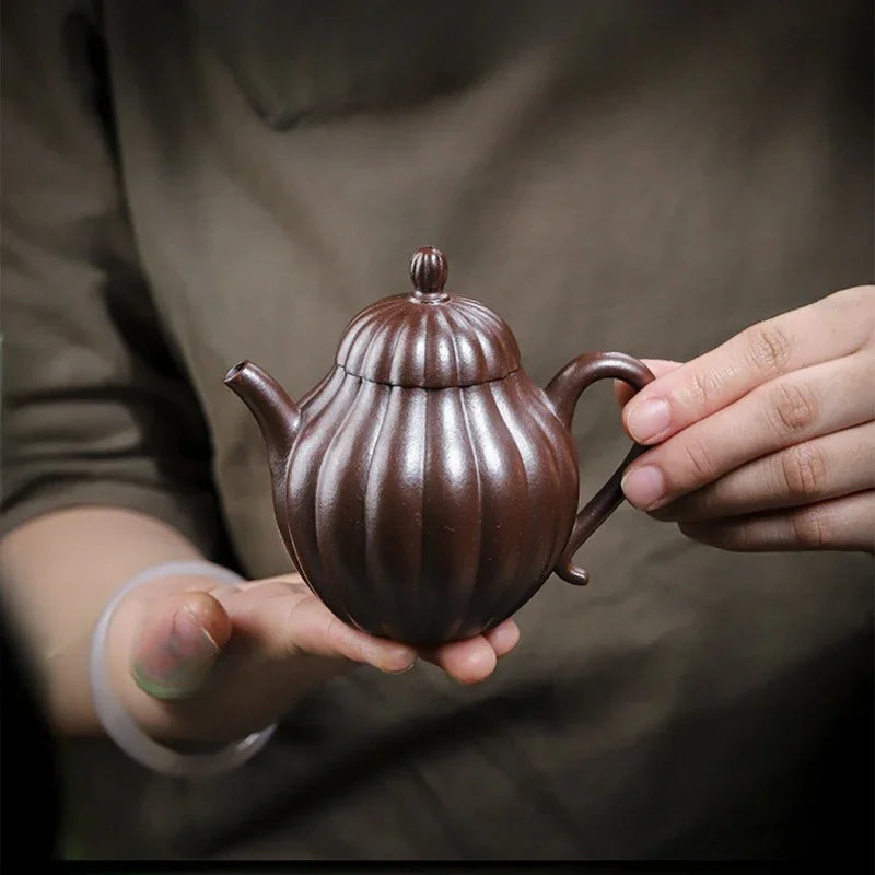 Teko Yixing Zisha Buatan Tangan Sepenuhnya [Ling Hua Qiu Shui] (Jin Sha Zi Ni - 200ml)