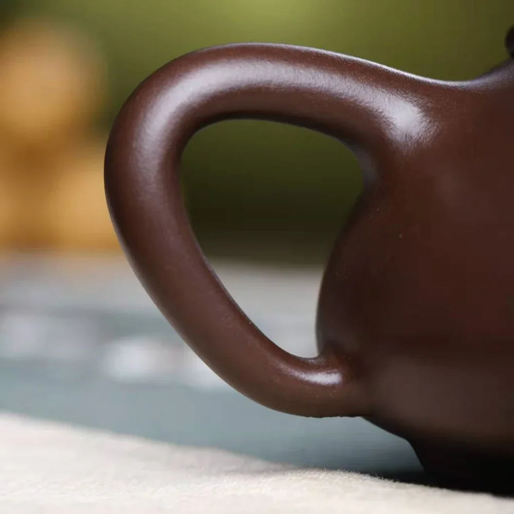 Teko Zisha Yixing Buatan Tangan Sepenuhnya [Niu Gai Shi Piao Pot] (Lao Zi Ni - 260ml)