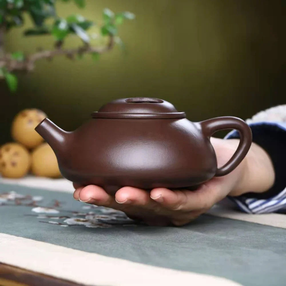 Teko Zisha Yixing Buatan Tangan Sepenuhnya [Niu Gai Shi Piao Pot] (Lao Zi Ni - 260ml)