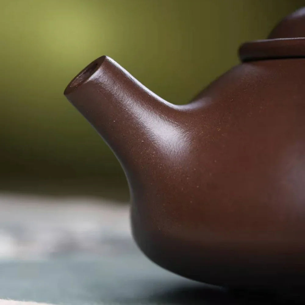 Teko Zisha Yixing Buatan Tangan Sepenuhnya [Niu Gai Shi Piao Pot] (Lao Zi Ni - 260ml)