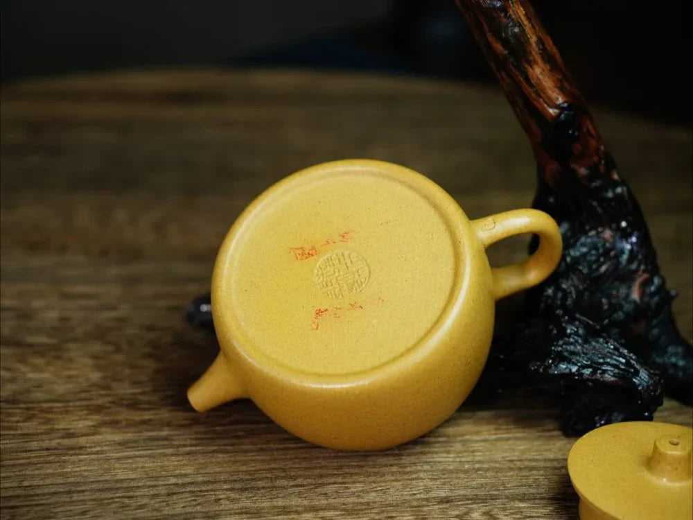 full-handmade-yixing-zisha-teapot-tianji-pot-huangjin-duan-ni-160ml-yiqin-tea-house-yiqinteahouse-com-13 - YIQIN TEA HOUSE 一沁茶舍 yiqinteahouse.com