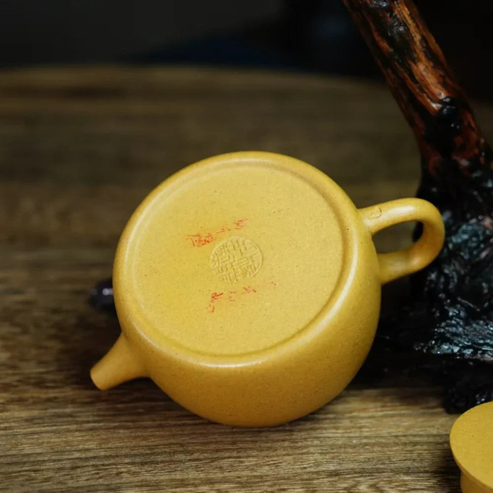 full-handmade-yixing-zisha-teapot-tianji-pot-huangjin-duan-ni-160ml-yiqin-tea-house-yiqinteahouse-com-3 - YIQIN TEA HOUSE 一沁茶舍 yiqinteahouse.com