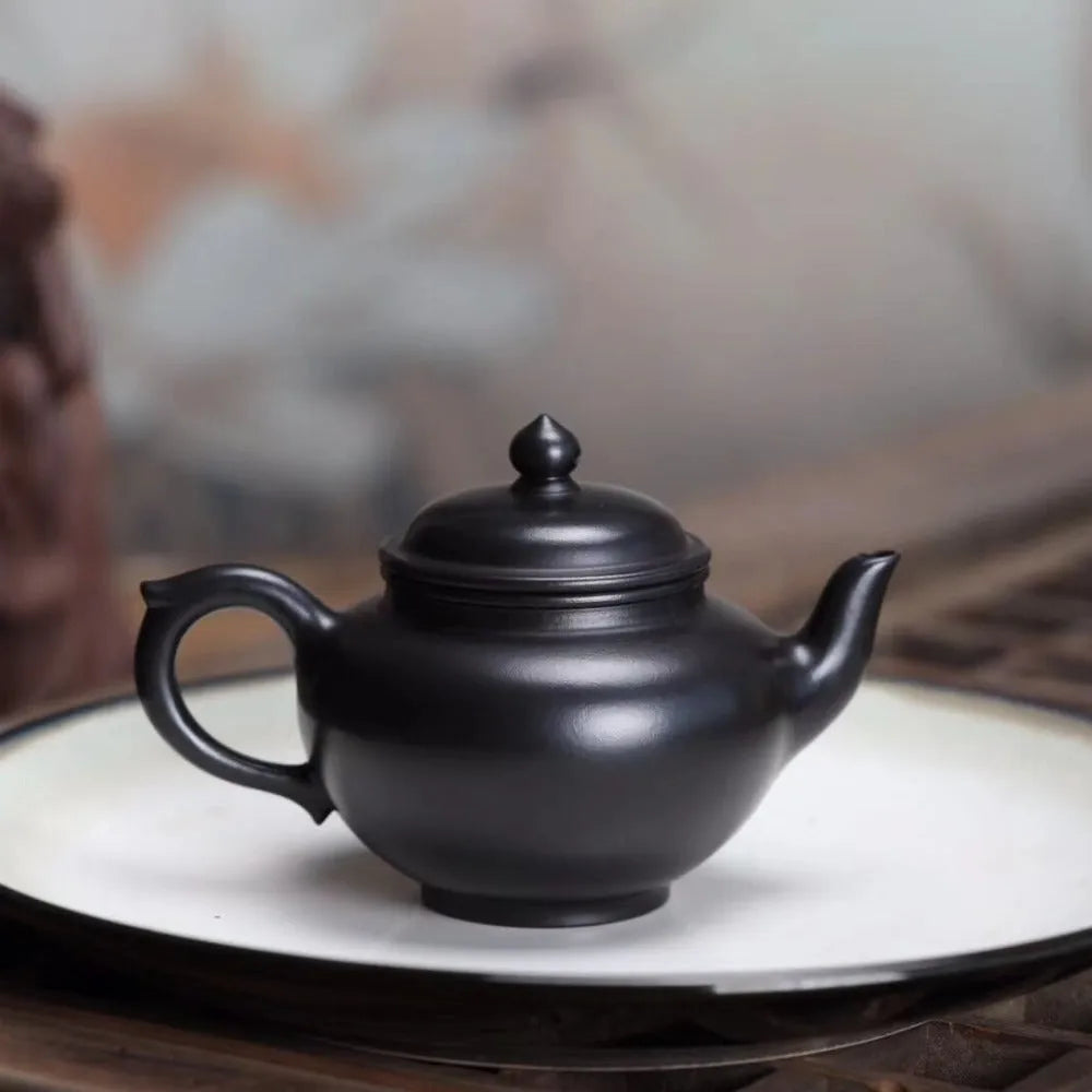 Full Handmade Yixing Zisha Teapot [Xiao Ying Pot] (Hei Ni - 220ml) - YIQIN TEA HOUSE | yiqinteahouse.com | 200-300ml, full handmade zisha teapot, new arrival, plain smooth, teapot, teaware