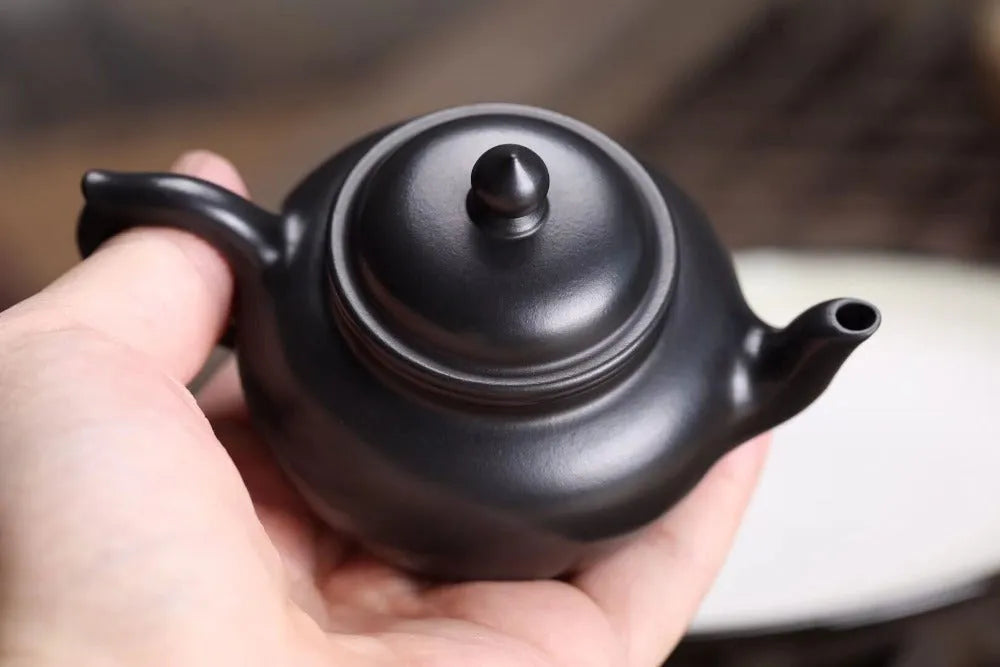 Full Handmade Yixing Zisha Teapot [Xiao Ying Pot] (Hei Ni - 220ml) - YIQIN TEA HOUSE | yiqinteahouse.com | 200-300ml, full handmade zisha teapot, new arrival, plain smooth, teapot, teaware