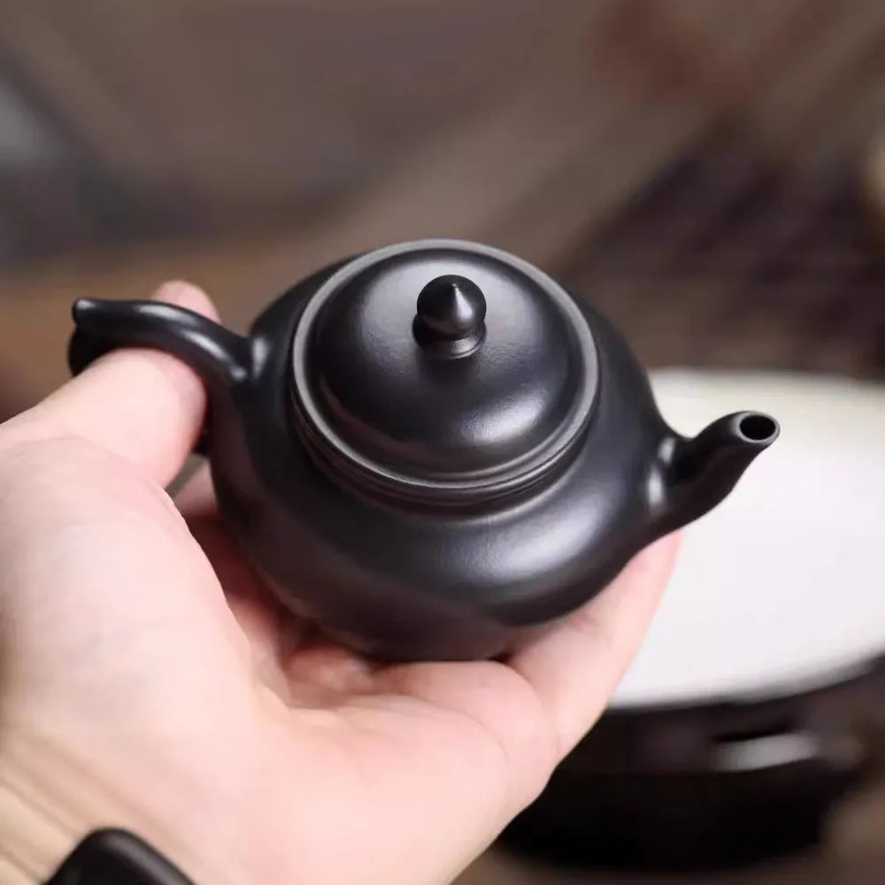 Full Handmade Yixing Zisha Teapot [Xiao Ying Pot] (Hei Ni - 220ml) - YIQIN TEA HOUSE | yiqinteahouse.com | 200-300ml, full handmade zisha teapot, new arrival, plain smooth, teapot, teaware