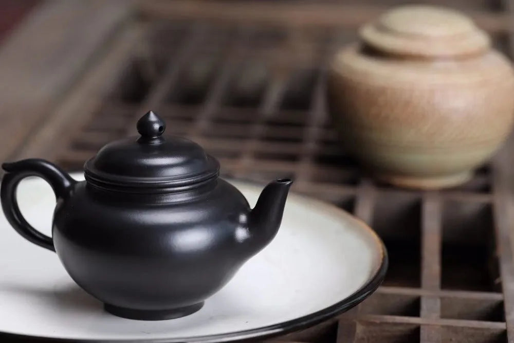 Full Handmade Yixing Zisha Teapot [Xiao Ying Pot] (Hei Ni - 220ml) - YIQIN TEA HOUSE | yiqinteahouse.com | 200-300ml, full handmade zisha teapot, new arrival, plain smooth, teapot, teaware