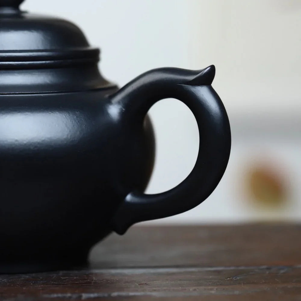 Théière Yixing Zisha entièrement faite à la main [Pot Xiao Ying] (Hei Ni - 280 ml)