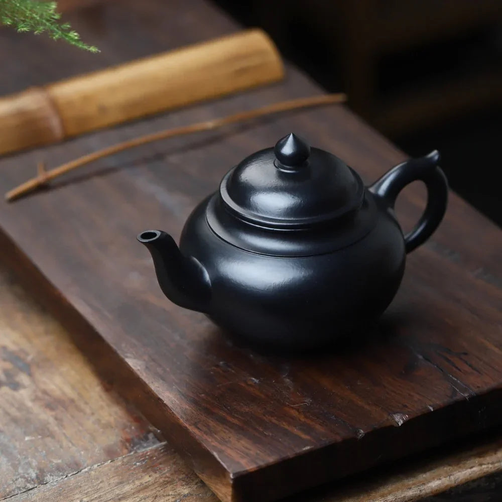 Théière Yixing Zisha entièrement faite à la main [Pot Xiao Ying] (Hei Ni - 280 ml)