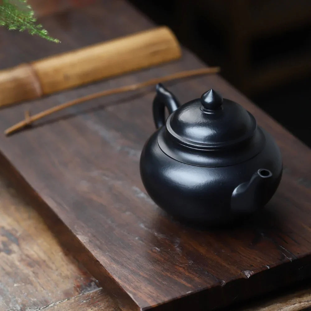 Théière Yixing Zisha entièrement faite à la main [Pot Xiao Ying] (Hei Ni - 280 ml)