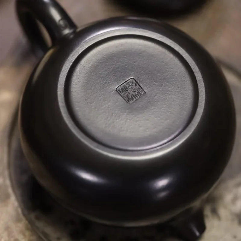 full-handmade-yixing-zisha-teapot-xishi-pot-hei-ni-270ml-yiqin-tea-house-yiqinteahouse-com-10 - YIQIN TEA HOUSE 一沁茶舍 yiqinteahouse.com