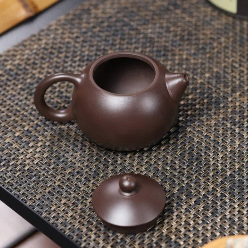 full-handmade-yixing-zisha-teapot-xishi-pot-lao-zi-ni-200ml-yiqin-tea-house-yiqinteahouse-com-4 - YIQIN TEA HOUSE 一沁茶舍 yiqinteahouse.com