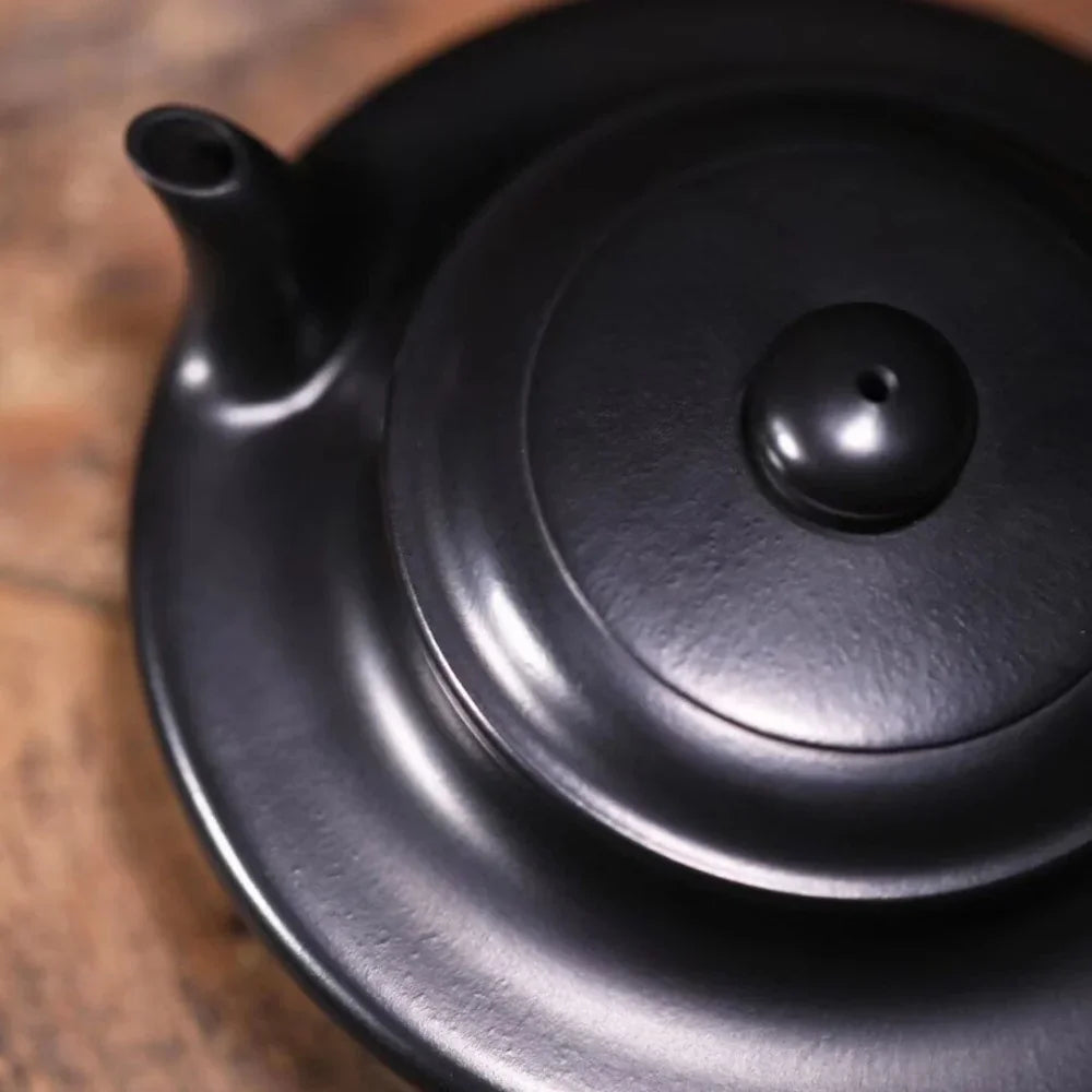 Théière Yixing Zisha entièrement faite à la main [Pot Xu Bian] (Hei Ni - 200 ml)