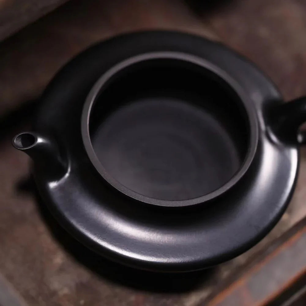 Théière Yixing Zisha entièrement faite à la main [Pot Xu Bian] (Hei Ni - 200 ml)